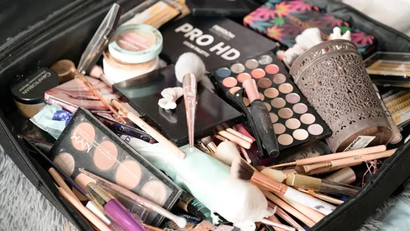 Ezeket a betegségeket kockáztatod, ha mindennap sminkelsz