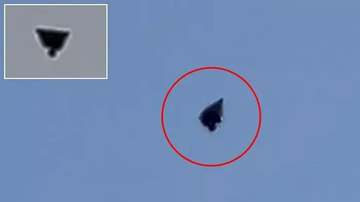 Ilyet nincs: fekete piramis UFO-t láttak
