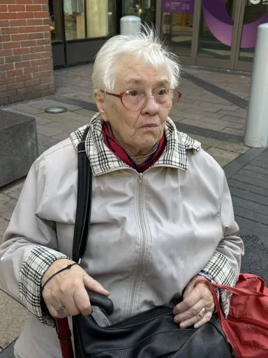 A nyugdíjas Teréz örül az utalványnak