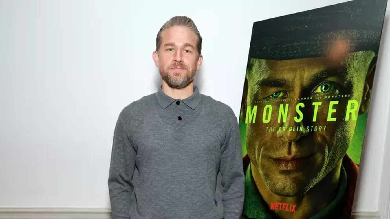 Úristen! Ő tényleg Charlie Hunnam? Itt vannak az első képek a Szörnyeteg 4. évadának forgatásáról