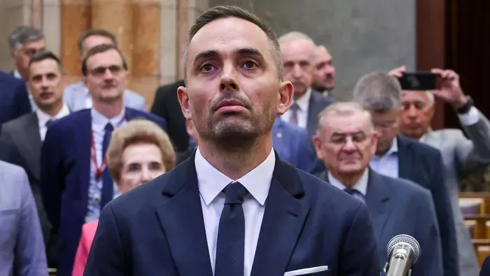 Döbbenet, a parlamentben omlott össze a Momentum politikusa
