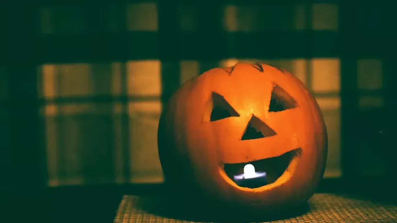 Ezt nem láttuk jönni: Zebegényben betiltották a tökfaragást