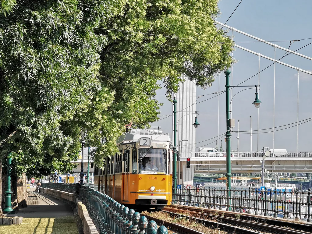 1973 őszére érte el a mai hosszát (Jászai Mari tér – Közvágóhíd), ekkor indult el betétjárata, a 2A villamos is.