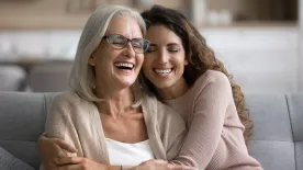 Egészséges szülő-gyerek kapcsolat – Hogyan segíthetjük gyermekeink érzelmi és pénzügyi önállósodását? Pszichológus segít