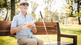 Tudtad, hogy a Braille-írás katonai titkosírásból született? Teszteld kvízünkben, mit tudsz a látássérültek életéről