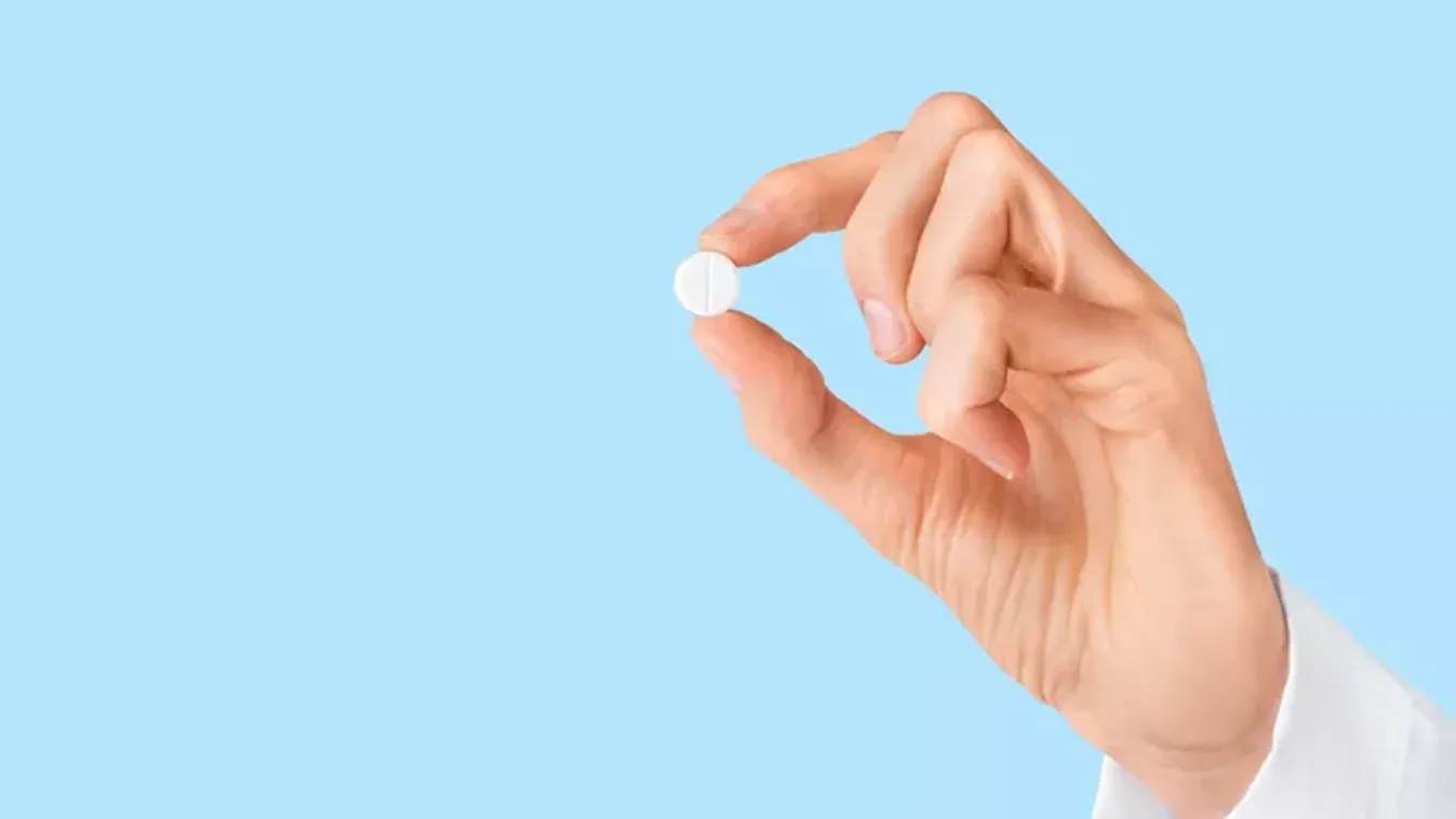 Szinte mindenkinél lapul belőle: ez a közismert gyógyszer képes megelőzni a bélrák kiújulását