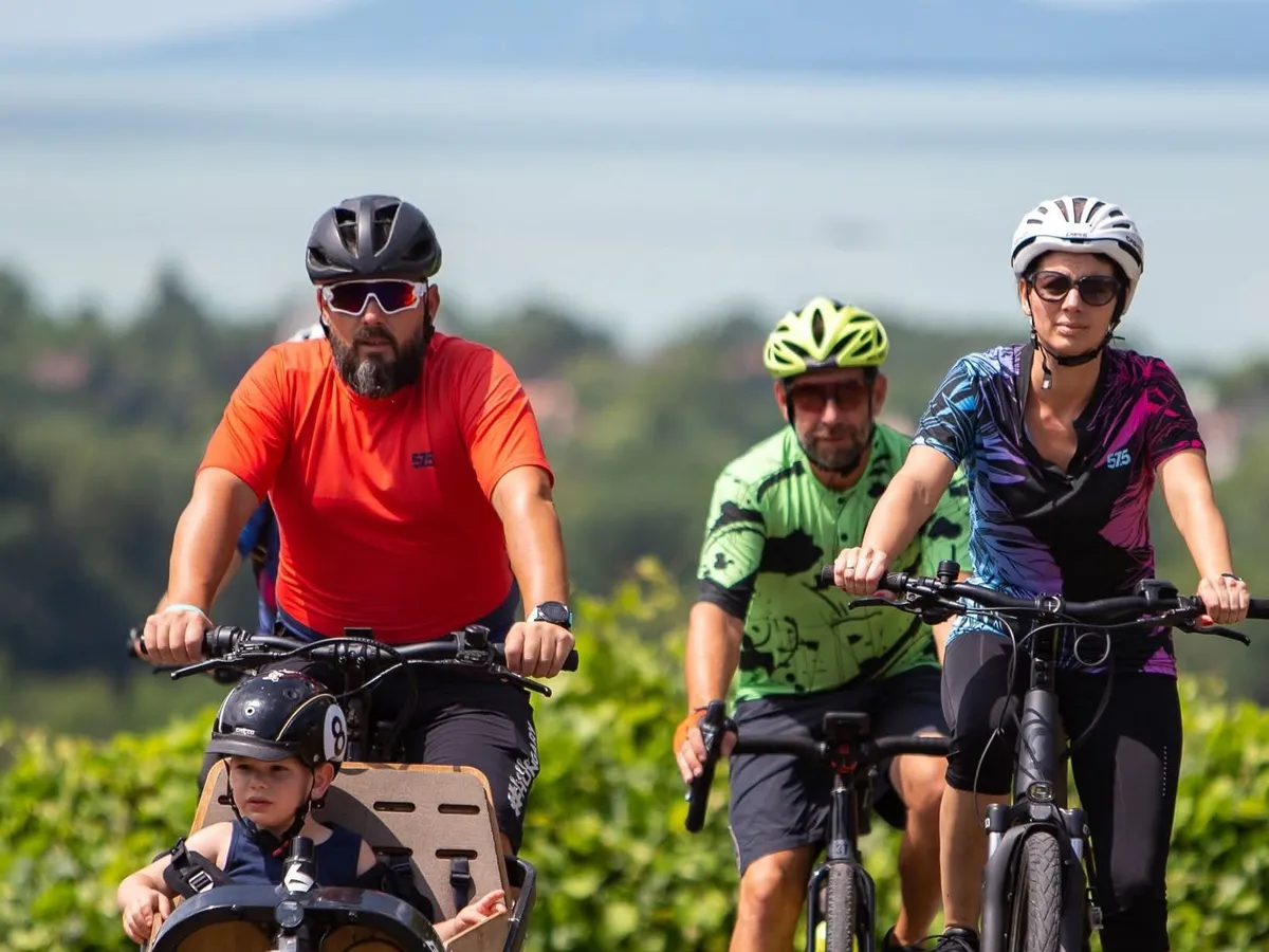 A BalatonBike 365 appot használó család