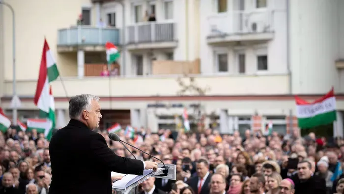 Orbán Viktor üzent: "Aki magyar, velünk tart!"