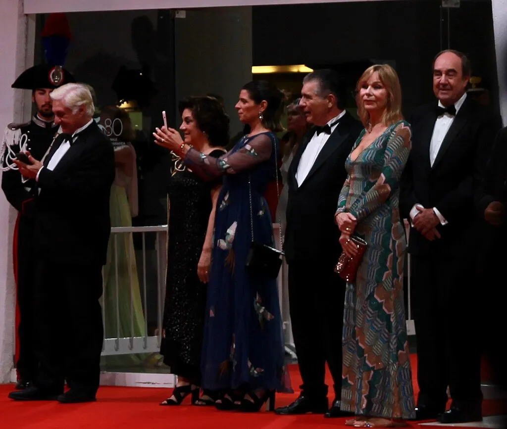 Andok túlélői, a Hó társadalma filmbemutatóján a Velencei Filmfesztiválon a túlélőkkel