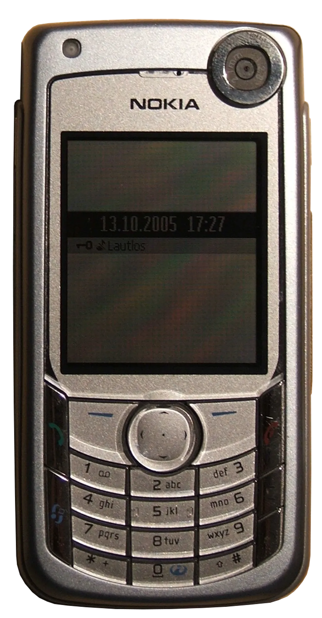 Régi mobiltelefon elülső kamerával.