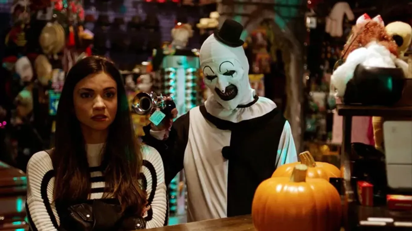 Botrányperbe fulladt a bohóc horror! Órákon át, meztelenül lógatták fejjel lefelé a színésznőt