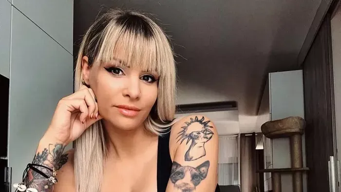 Szexi bikiniben őrjített meg mindenkit a dögös lemezlovas