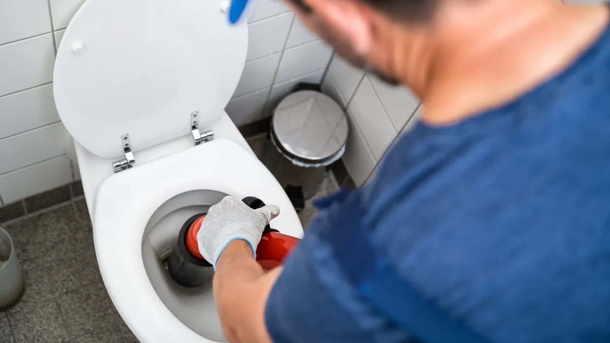 Óriási pénteket szed be a csőgörényes maffia