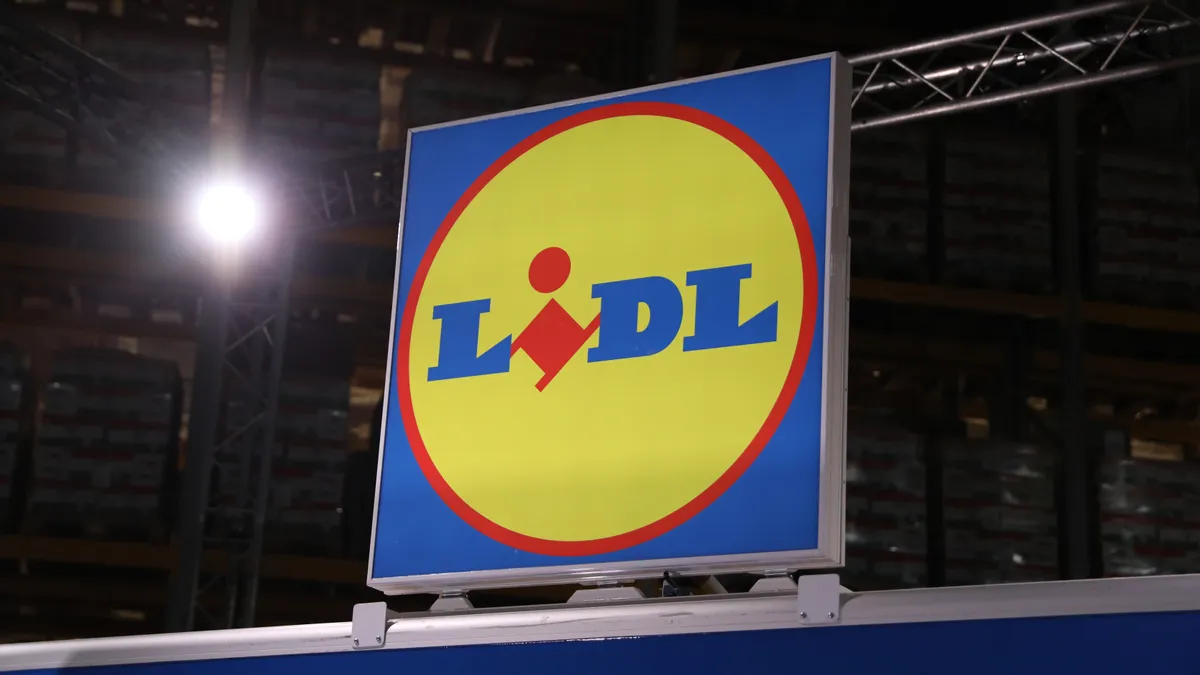 A Lidl azonnali hatállyal levette a polcokról az érintett Dulano szalámikat a laboratóriumi vizsgálatok eredményei miatt