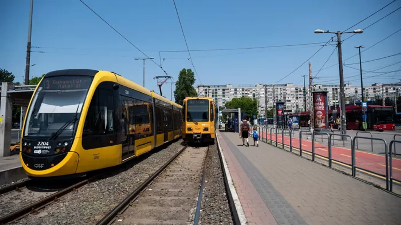 Most jött: Vezető nélkül karambolozott egy villamos, többen megsérültek