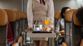 A repülőgépen felszolgált menü sötét titkai: amit senkinek nem mernek elmondani