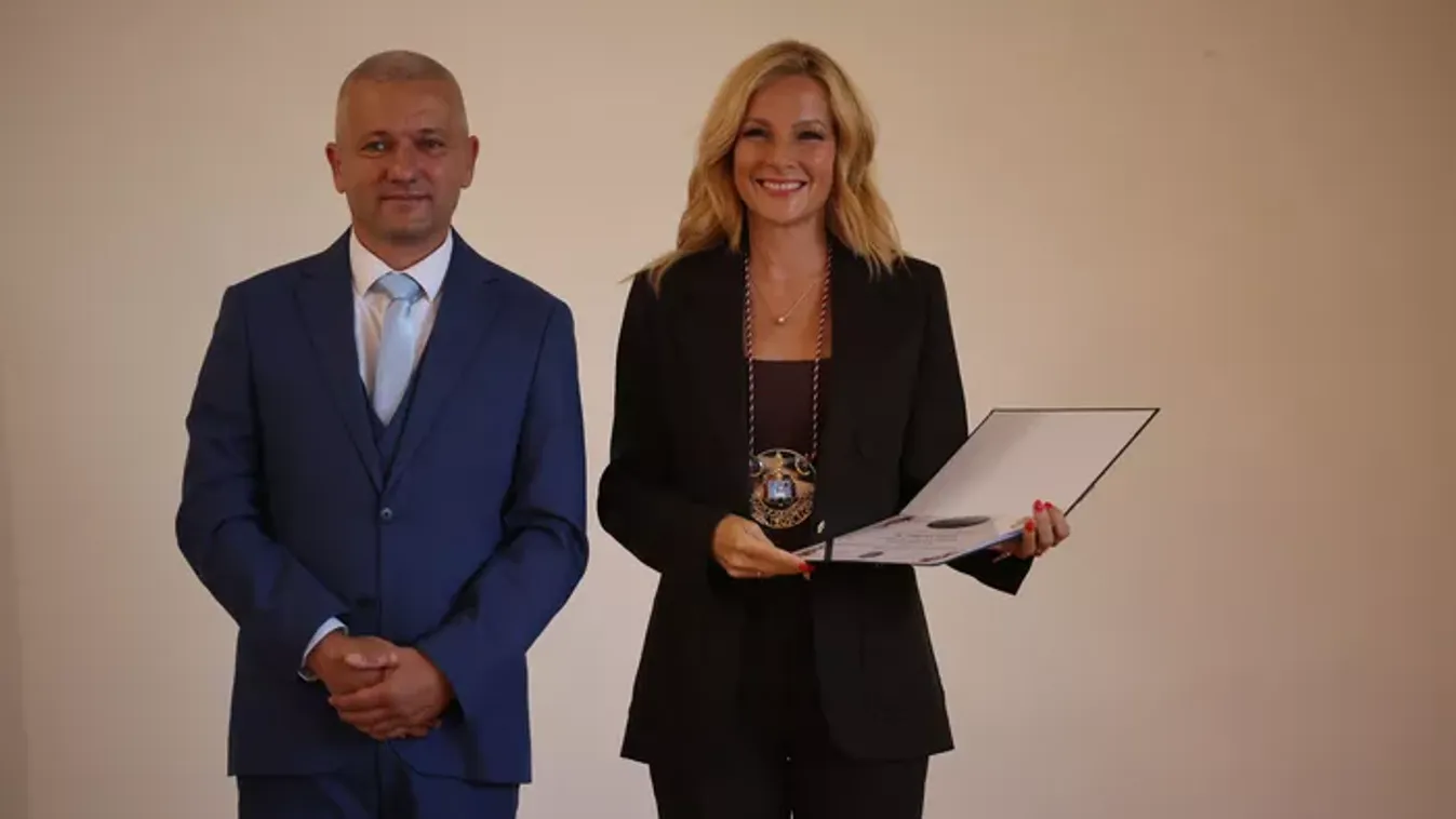 Világszenzáció lett a High-Tech Suli program, díszpolgárrá avatták dr. Várkonyi Andreát