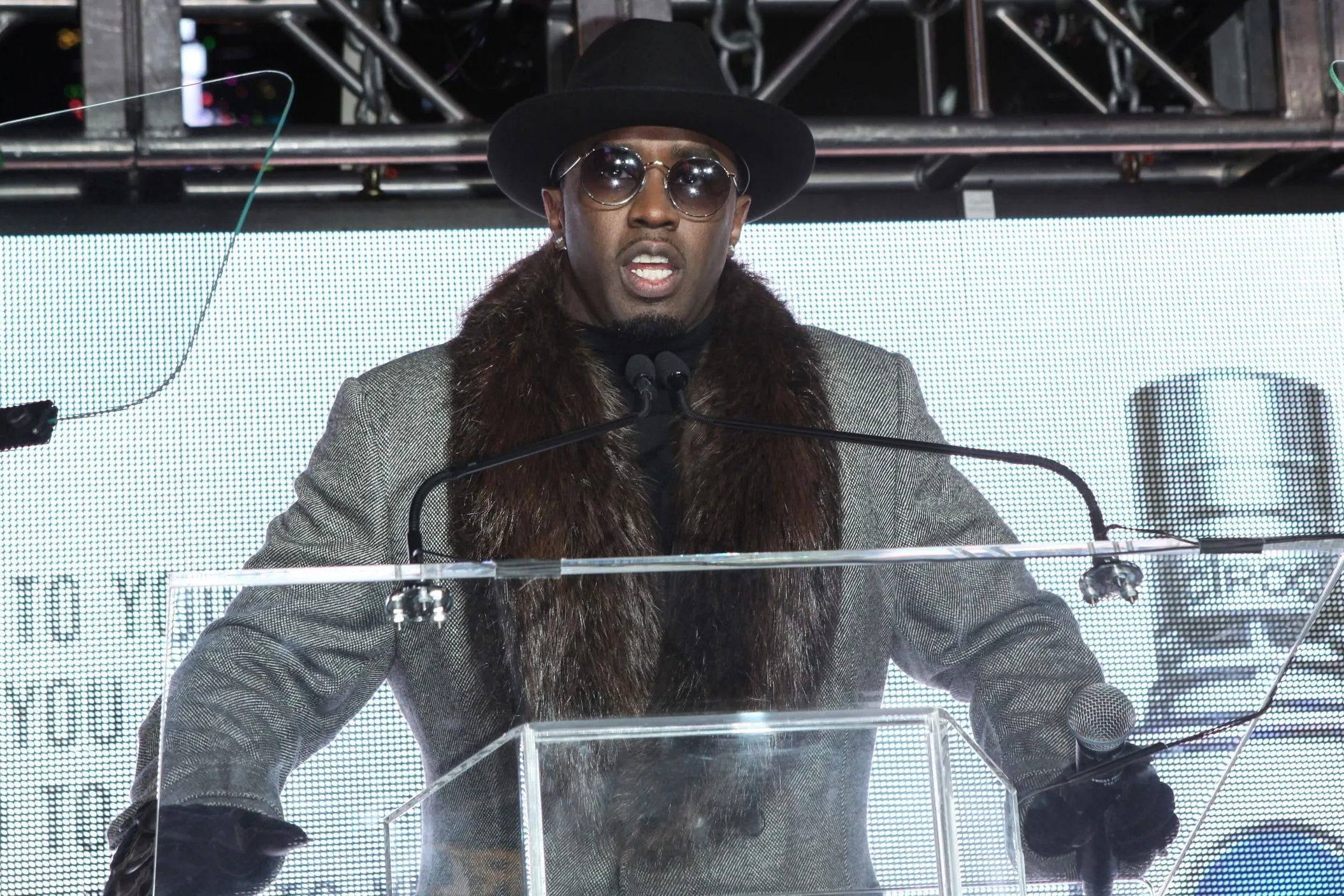 Diddy-t megtámadták a börtönben: kést szorítottak a nyakához