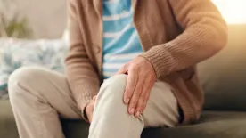 Bénító térdfájdalom gyötör? Ezek az egyszerű gyakorlatok enyhítenek a kellemetlen panaszon