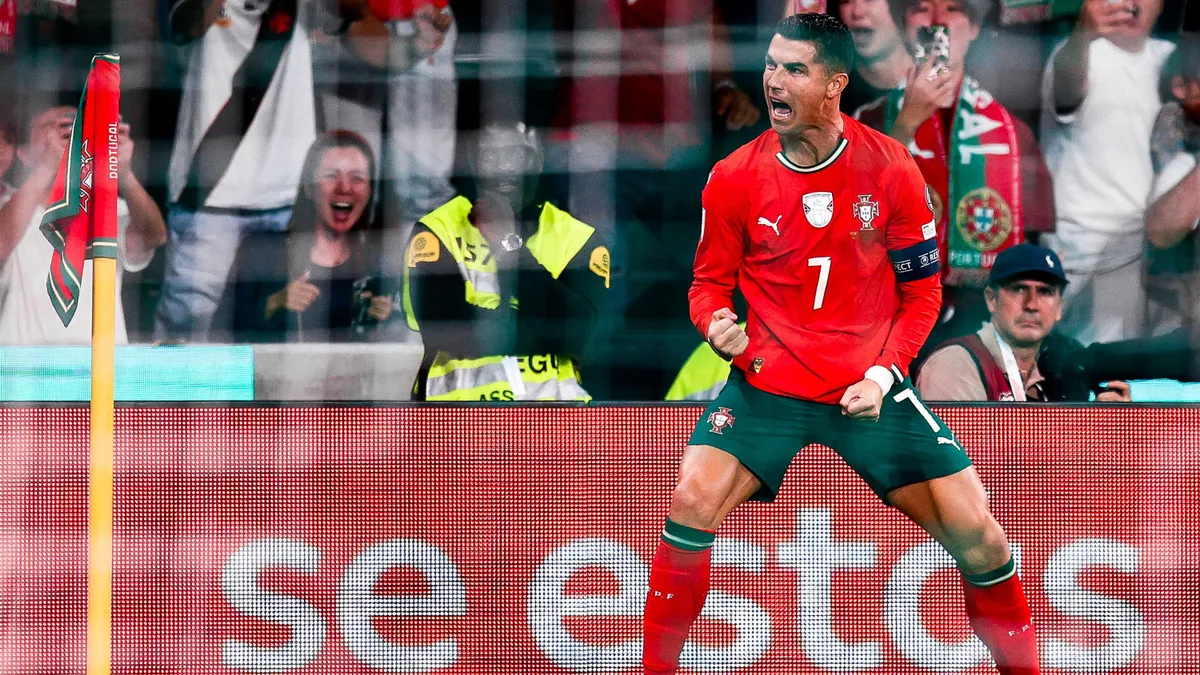 ristiano Ronaldo két gólt is szerezett a Portugália-Magyarország vb-selejtezőn.