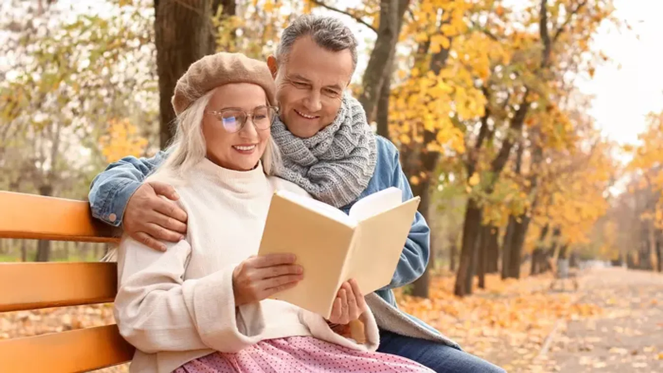 Feldobnád a megszokottá vált együttlétet? Kapj le egy csintalan olvasnivalót nagymamád könyvespolcáról