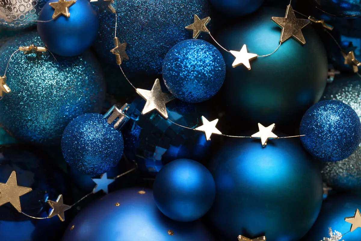 Kék karácsonyfadíszek