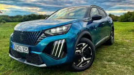 A stílus és a kényelem sosem volt még ennyire látványos – Begurult hozzánk az új Peugeot 2008 GT Hybrid