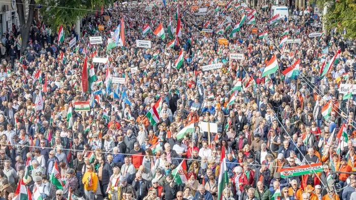 „Százezren a békéért, feleannyian se a háborúért”