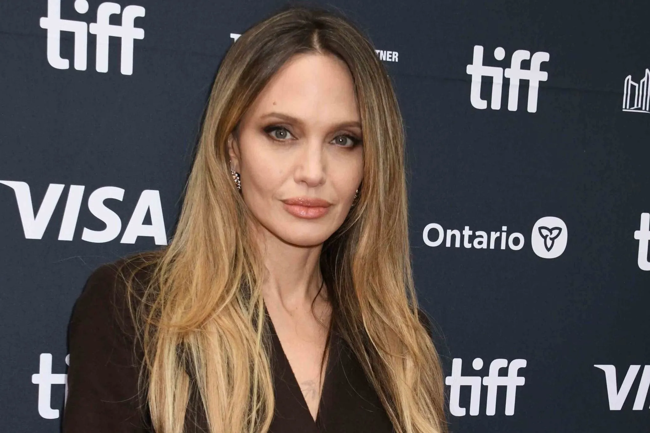 Angelina Jolie milliókat követel Brad Pitt-től a válás után