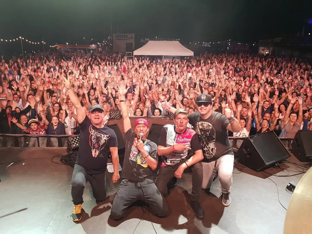 Patkó Béla Kiki egy oktober 23-ai koncert után kapott nem kívánt ígéretet egy rendőrtől.