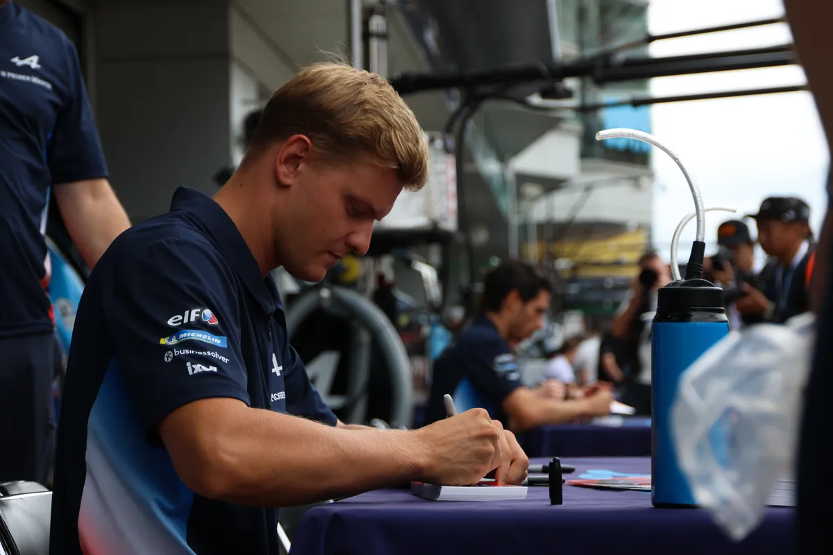 Hová ír alá 2026-ra Michael Schumacher fia?
