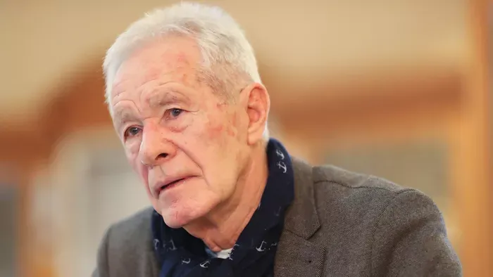 Mezey György életrajzírója: Láttam őt nevetni és sírni is