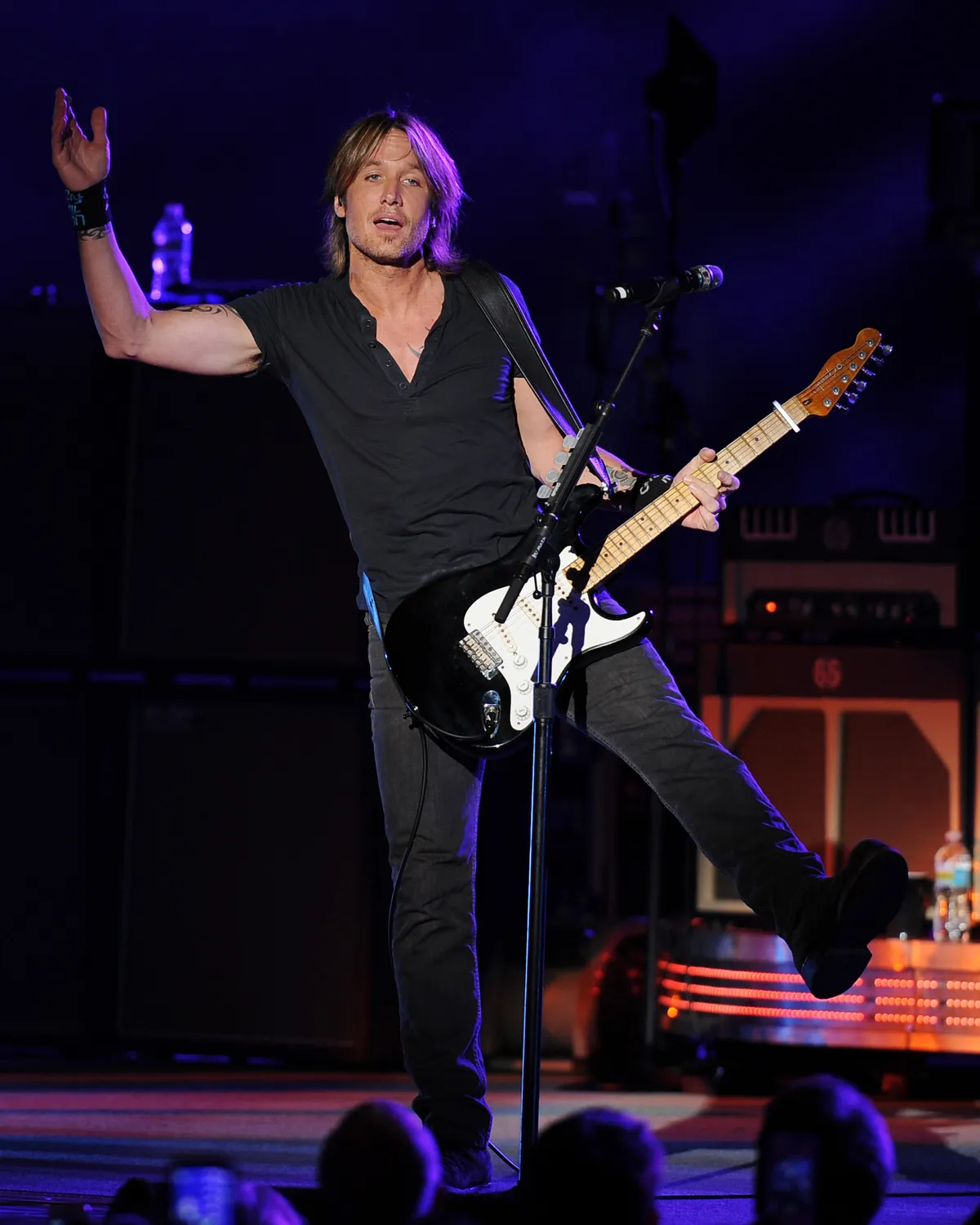 Keith Urban-t koncertje közben érte a kínos pillanat