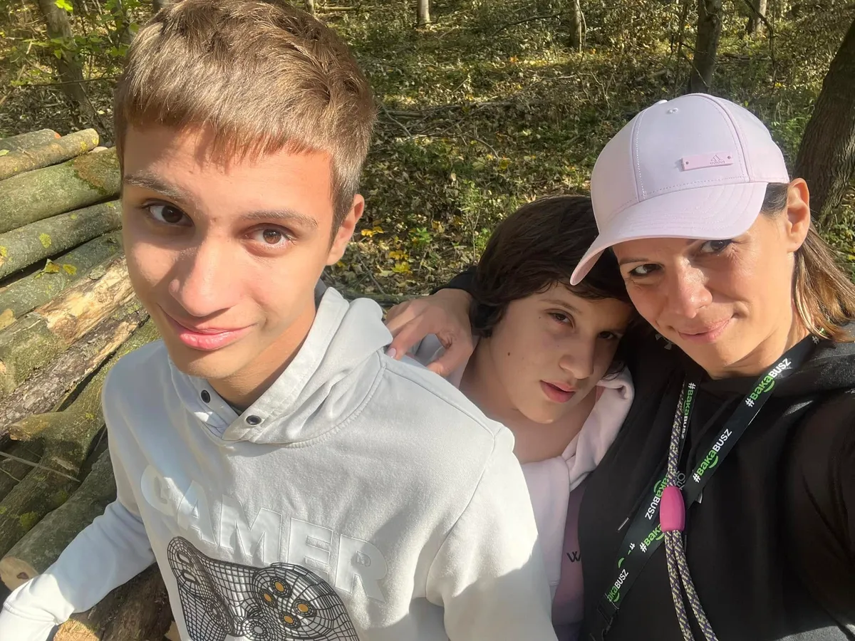 Vizdár-Lőczi Gizella két autista gyermeket nevel: Zétényt és Vandát.