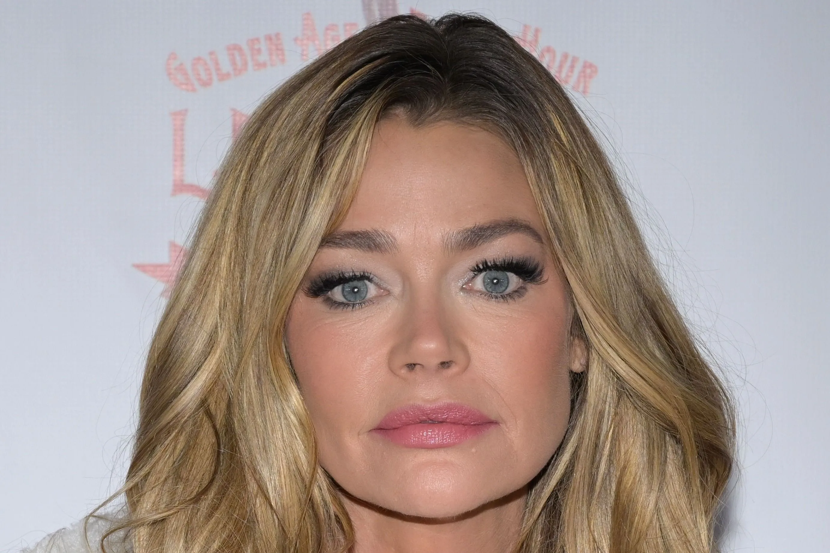 Denise Richards állítja, brutálisan verte a férje: „Szét akarta zúzni a koponyámat”