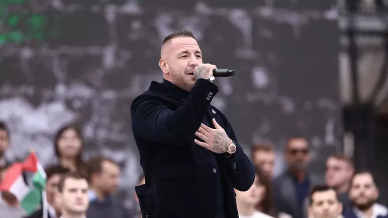 "Nagyot nőttél a szememben" - hiába támadják Curtist a balosok, a rajongók kiállnak érte