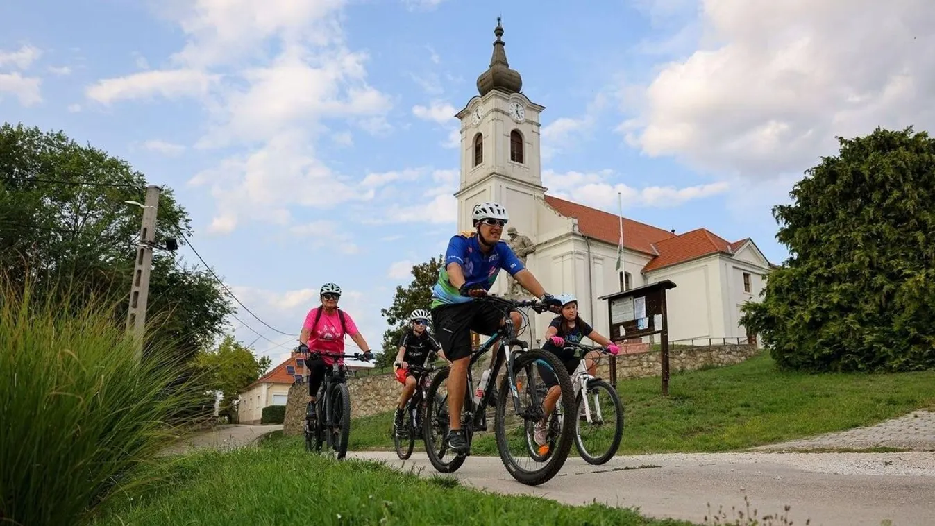 BalatonBike 365 appot használó baráti társaság