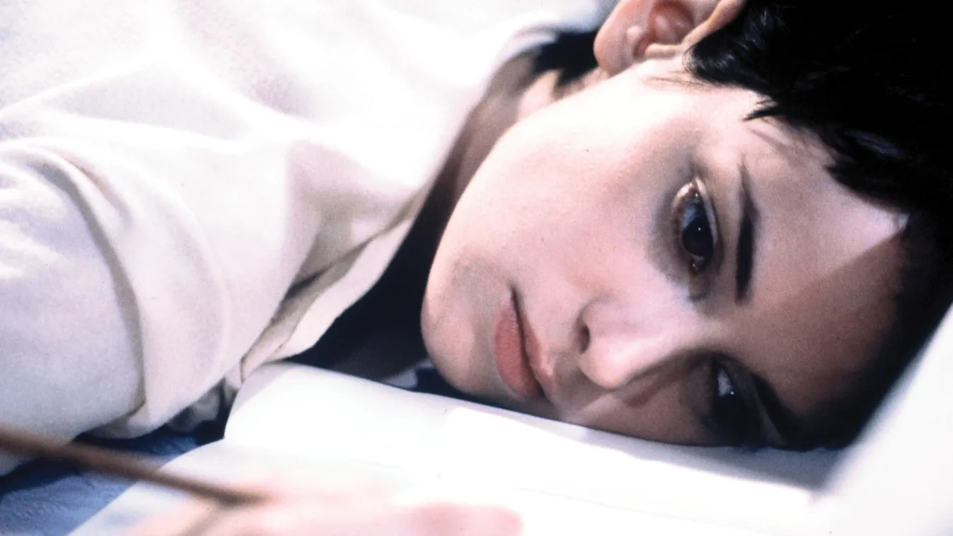 "Furának lenni menő" – 54 éves lett Winona Ryder, szívünk gótikus királynője: ellenállhatatlan fotókon a bombázó