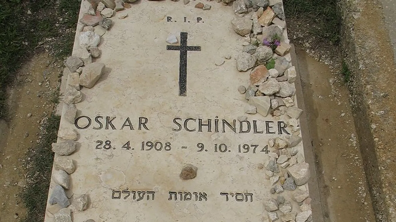Október 9-én, halálának évfordulóján Oskar Schindlerre emlékezünk.