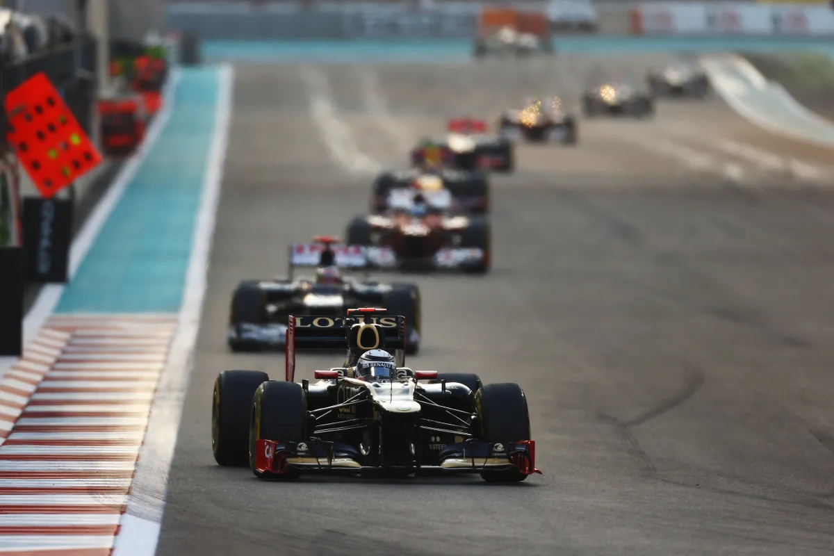 Kimi Räikkönen Forma-1 autóban az Abu Dhabi nagydíjon