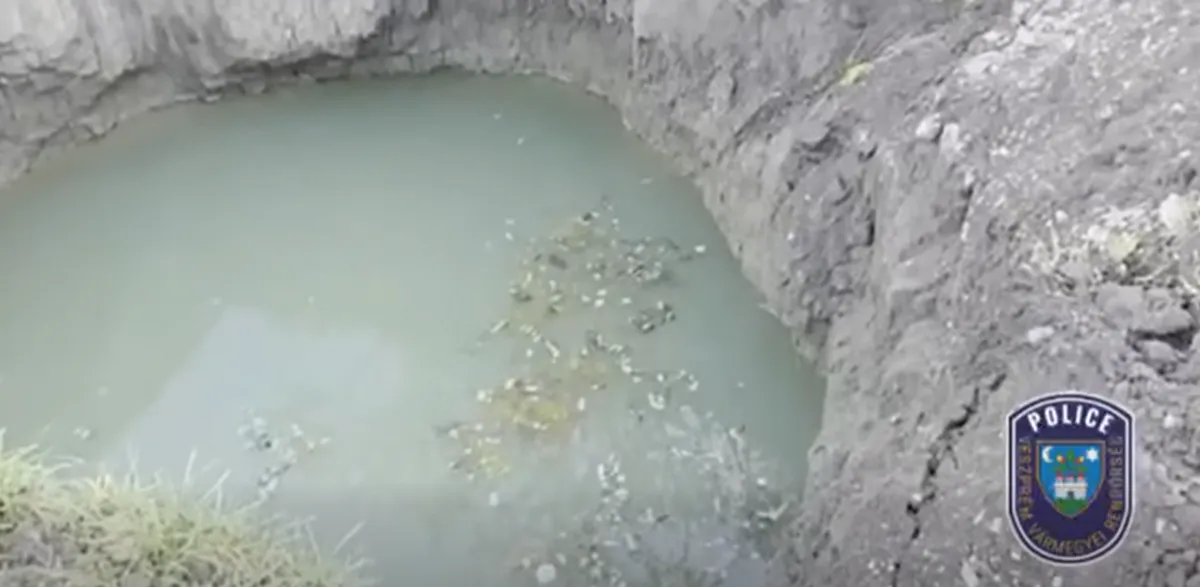 Ebbe az aknába zuhant bele a tini