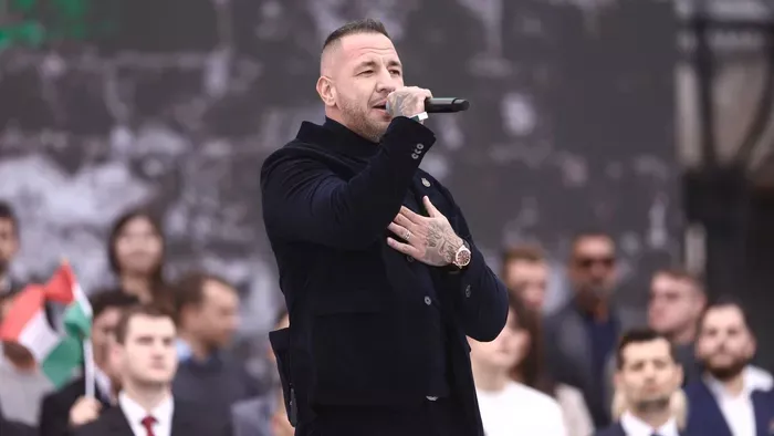 Jó hírrel ébresztettük őket:  Curtis és Gigi ünnepi előadását csak a Borson 2 millióan látták