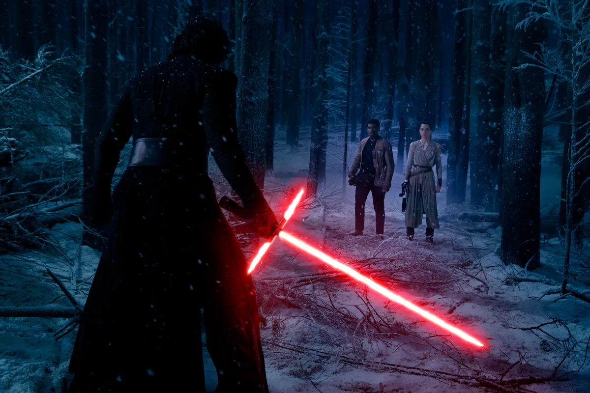 Adam Driver egy szó nélkül újból lézerkardot rántana (Fotó: Lucasfilm)