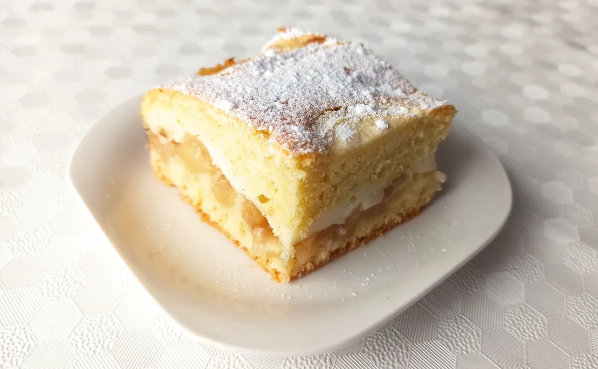 Az almás krémes szelet a legfinomabb desszertek közé tartozik