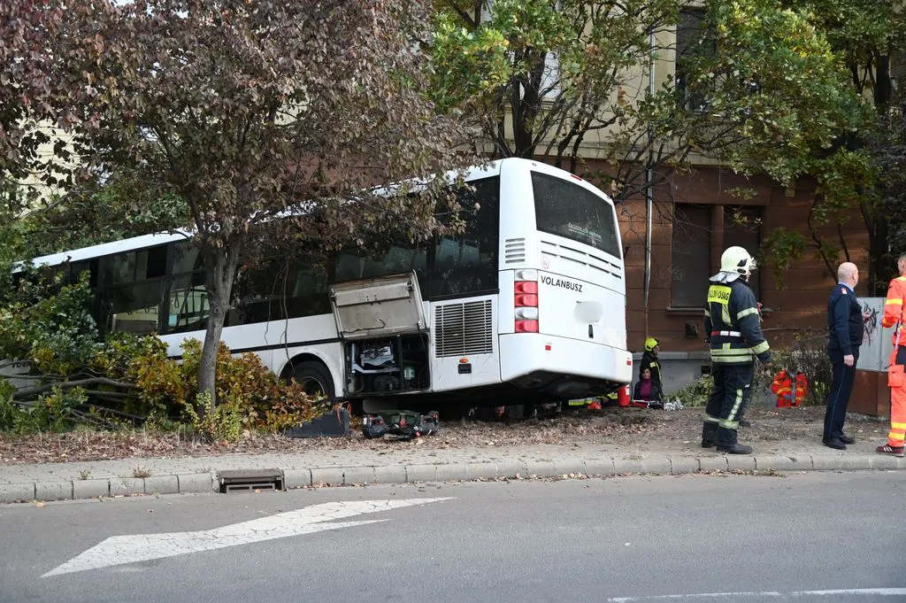 Szolnoki buszbaleset