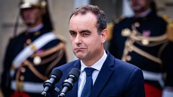 Most érkezett a hír: lemondott a francia miniszterelnök