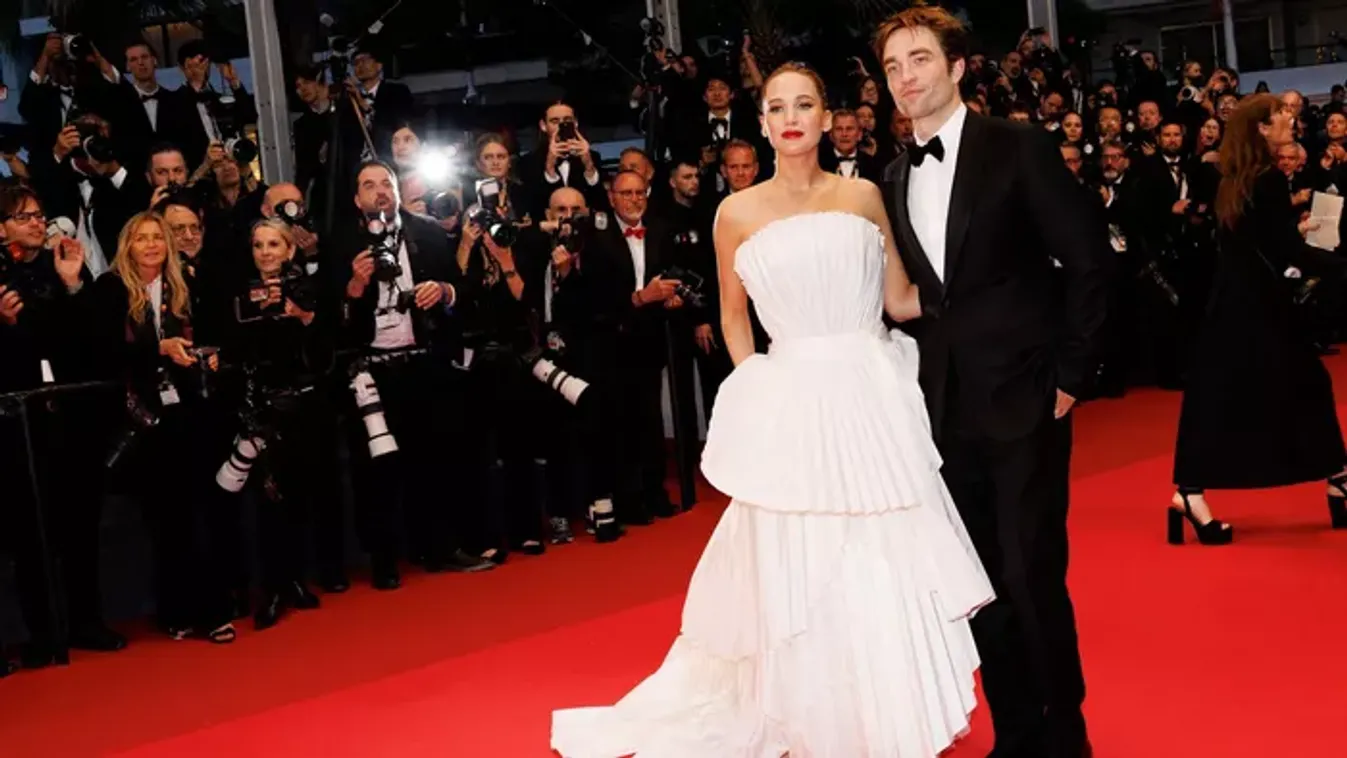 Jennifer Lawrence a kukából etette Robert Pattinsont – sokkoló történetet osztott meg a színésznő