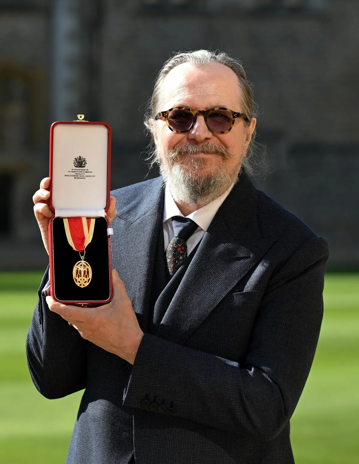 Gary Oldman mostantól Sir Gary Oldman (Fotó: Tony Kershaw / SWNS)