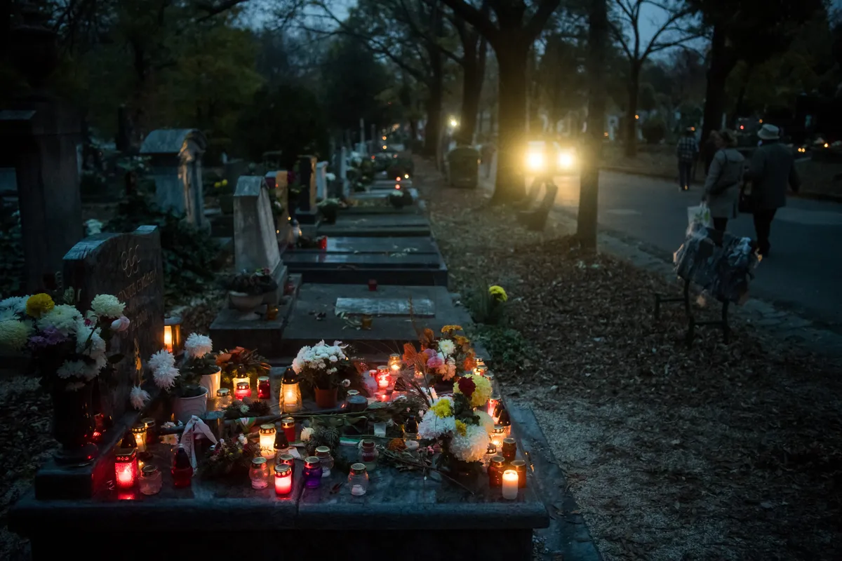 Számos veszély leselkedik a temetőlátogatókra.