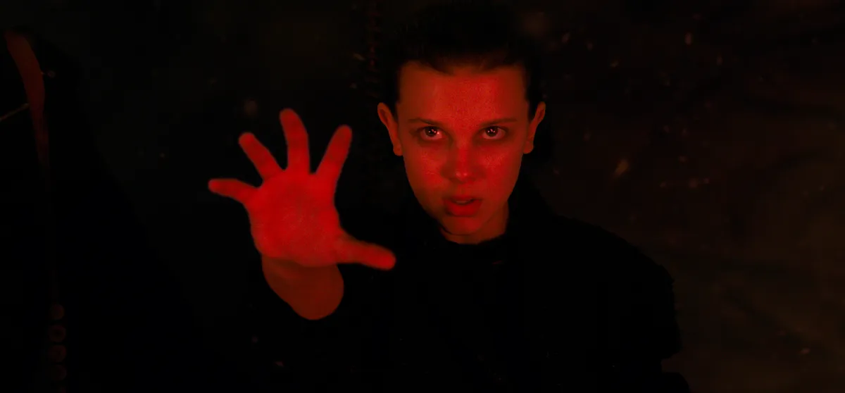 A Millie Bobby Brown által alakított Eleven élete csatáját vívja a Stranger Things 5. évadában (Fotó: ZUMAPRESS.com)